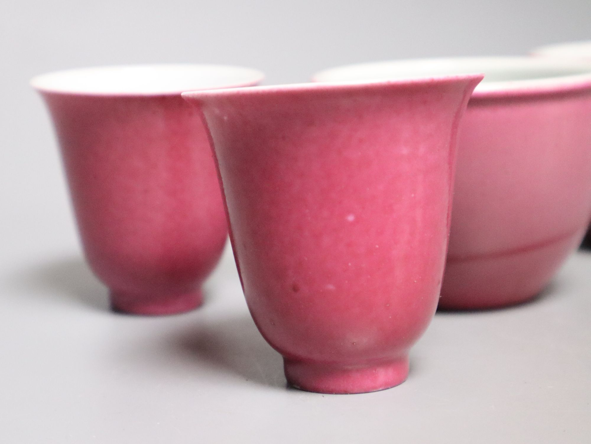 Four Chinese ruby ground tea cups and a pair of similar pots, height 6cm